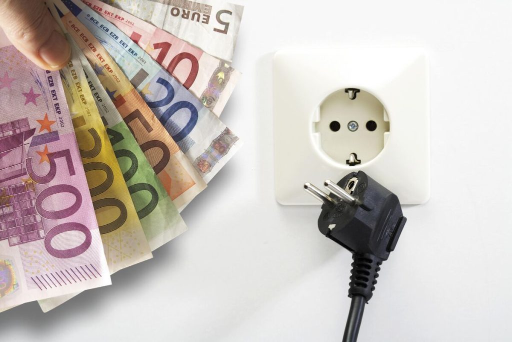 Verbraucht 3 % mehr Strom als ein Kühlschrank. Die Deutschen haben es in ihren Häusern