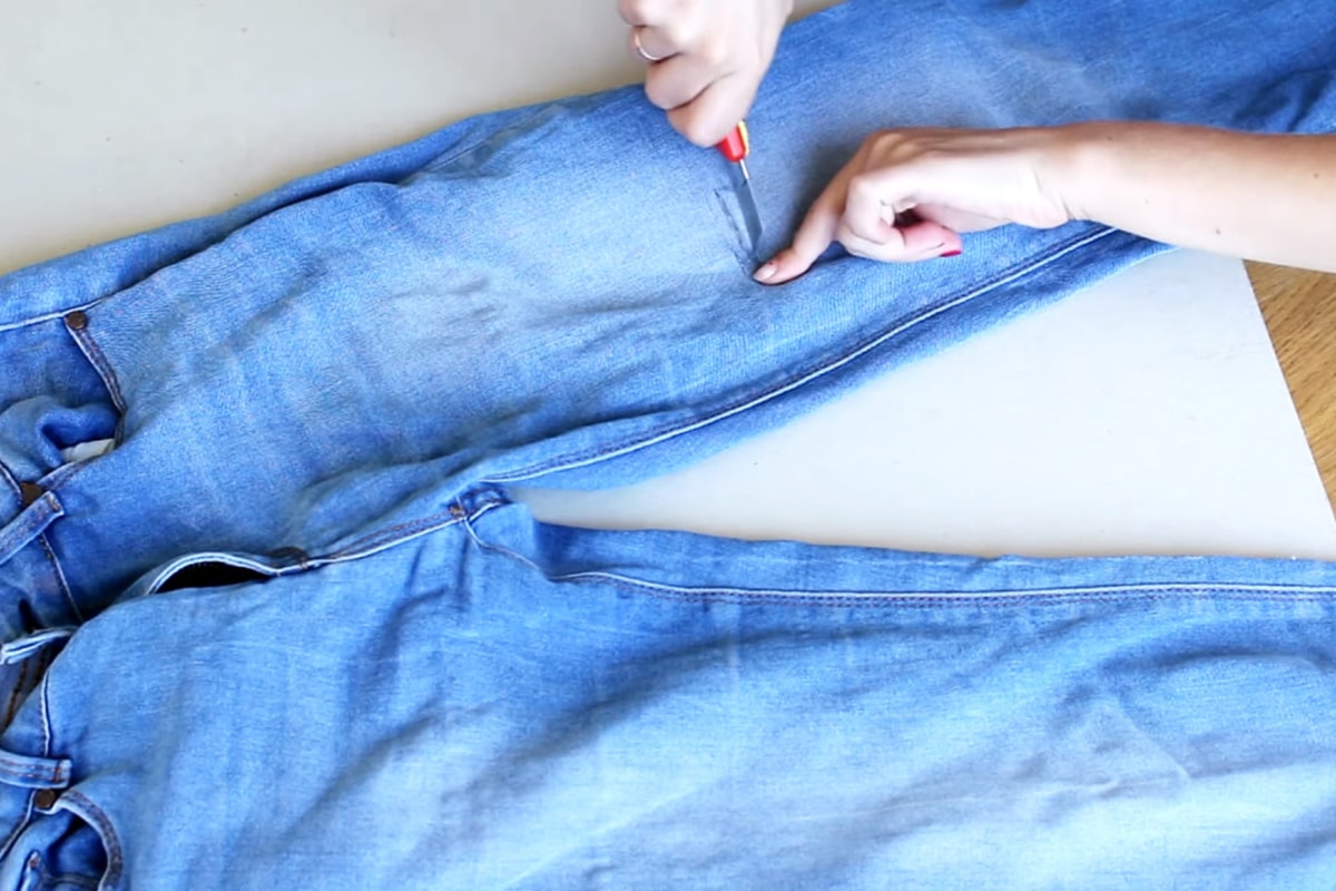 Was tun mit zerrissenen Jeans: 3 einfache Möglichkeiten zur Wiederverwendung, die kein Nähen erfordern in Deutschland
