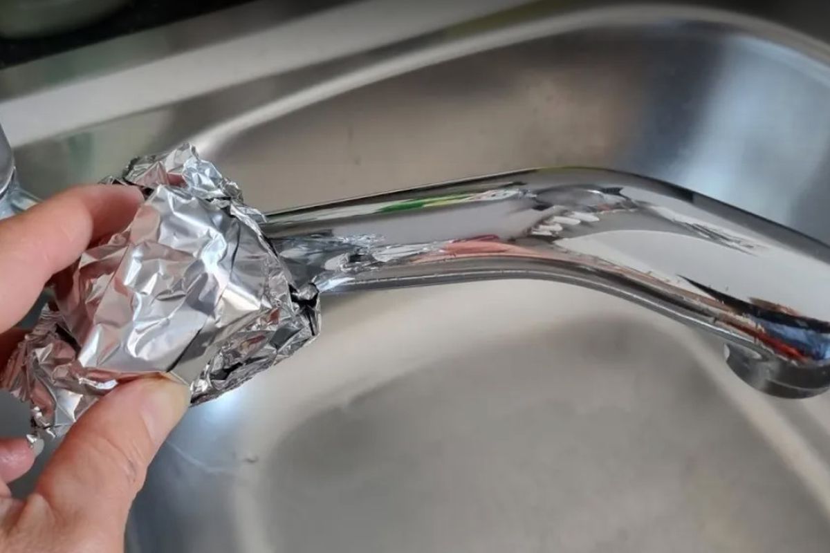 Verwendung von Aluminiumfolie auf Wasserhähnen in der Küche: Wozu dient sie und warum wird sie in Deutschland empfohlen?