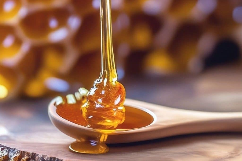 260 Euro pro Kilogramm Honig, der tödlich sein kann. Man sagt, es sei ein verrückter Nektar aus dem Himalaya. 1200 römische Soldaten fielen kampflos. Der verrückte Honig veränderte den Ausgang von Schlachten und ist bis heute gefährlich.