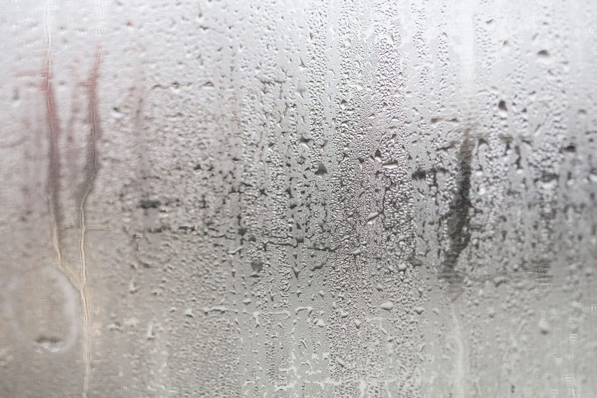 Beschlagene Fenster im Winter: Ursachen, Folgen und bewährte Methoden