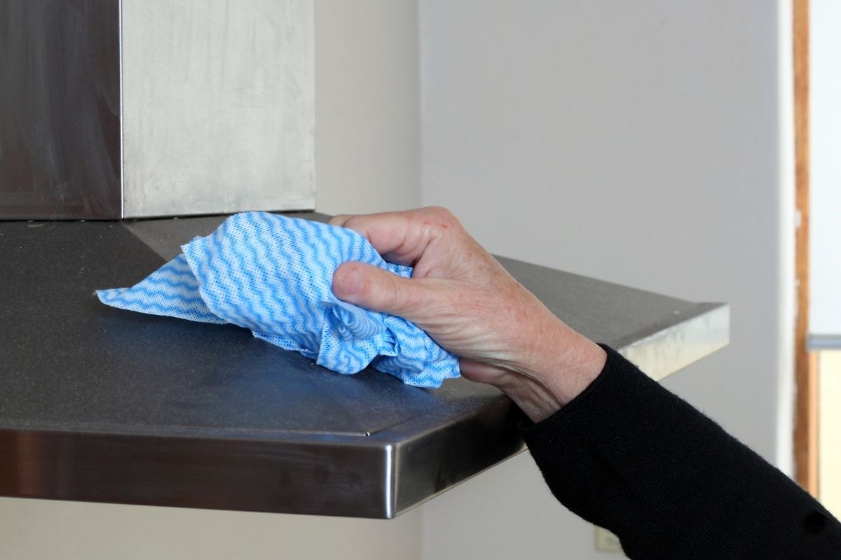 Weder Backpulver noch Reinigungsmittel: So reinigen Sie Ihre Dunstabzugshaube mühelos und entfernen Fett