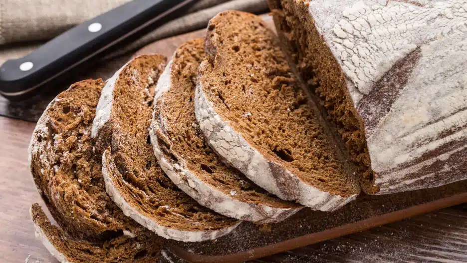 Dies ist eine der gesündesten Brotsorten. Es verursacht keine Blähungen und erhöht nicht den Blutzuckerspiegel.
