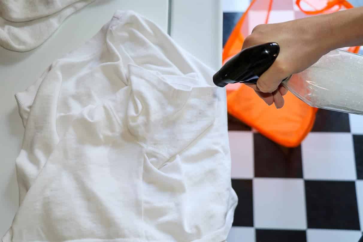 Kleidung vor dem Waschen mit Essig besprühen: Wozu ist das gut und warum wird es in Deutschland empfohlen?