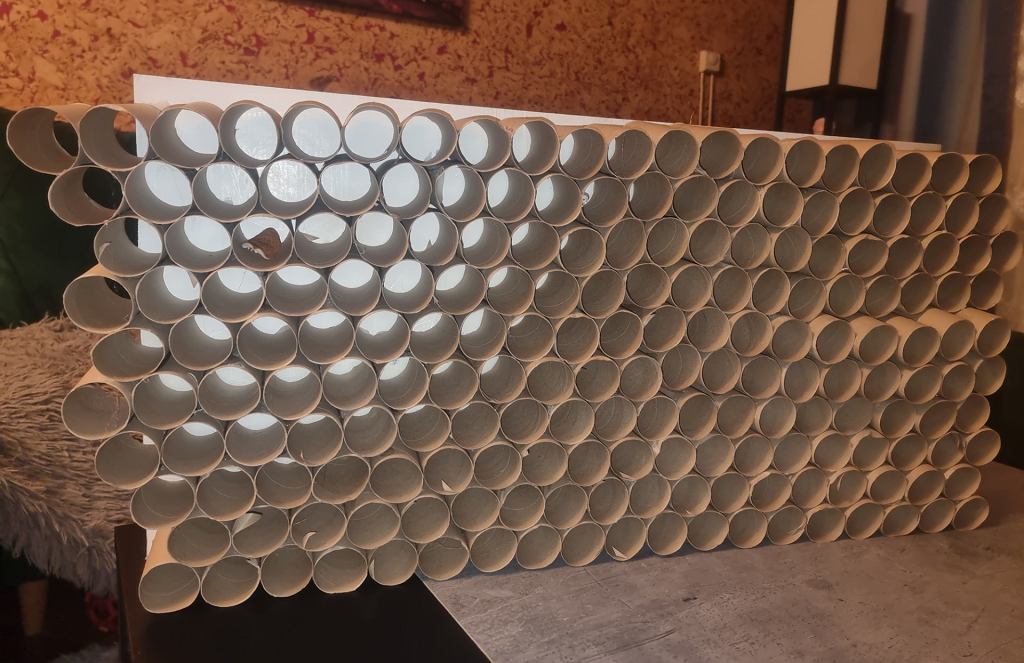 Ich hüte Papierrollen wie meinen Augapfel. Ich mache daraus Dinge, von denen Philosophen nicht einmal zu träumen wagten