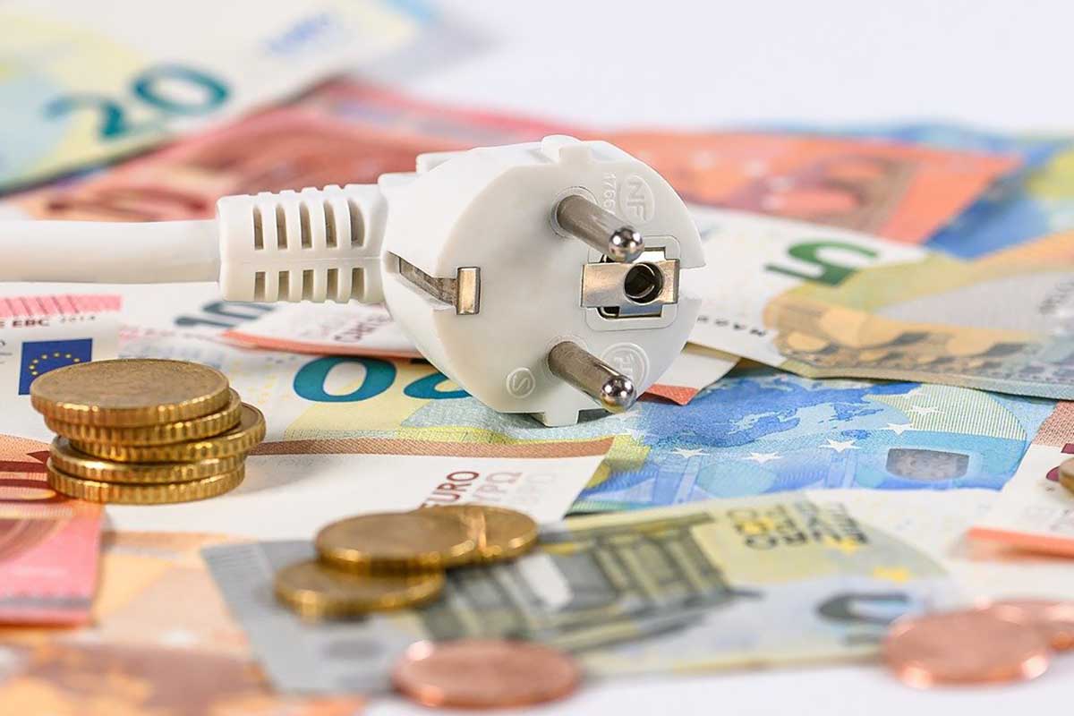 Verbraucht 3 % mehr Strom als ein Kühlschrank. Die Deutschen haben es in ihren Häusern